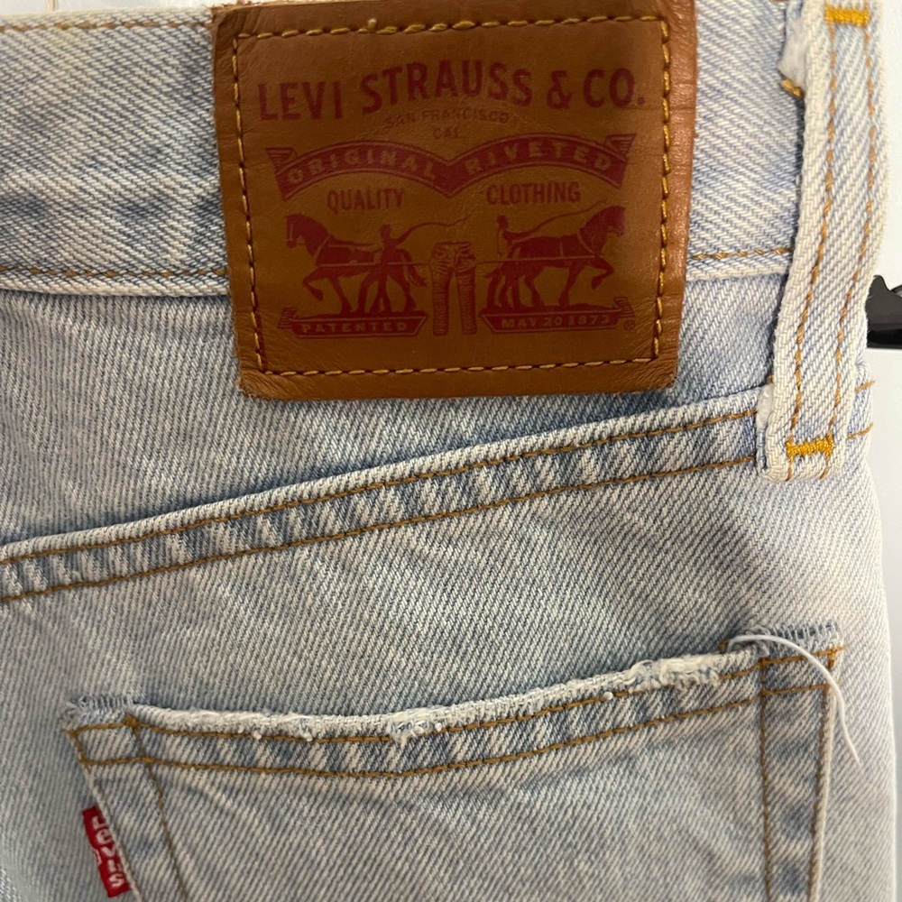 Levi Light Blue Distressed Jeans size 24 - Picture 6 of 7